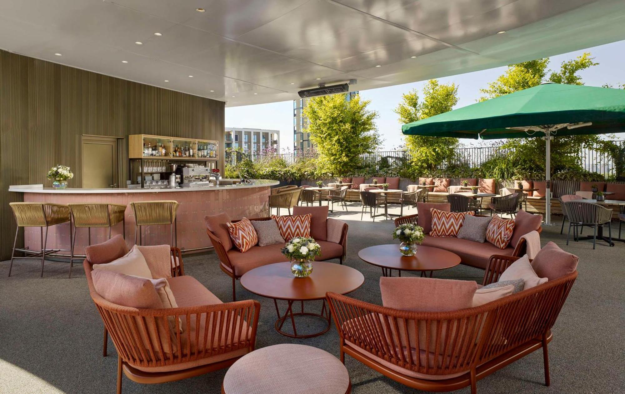 Art'Otel London Battersea Power Station, Powered By Radisson Hotels Exterior foto The Sky Bar