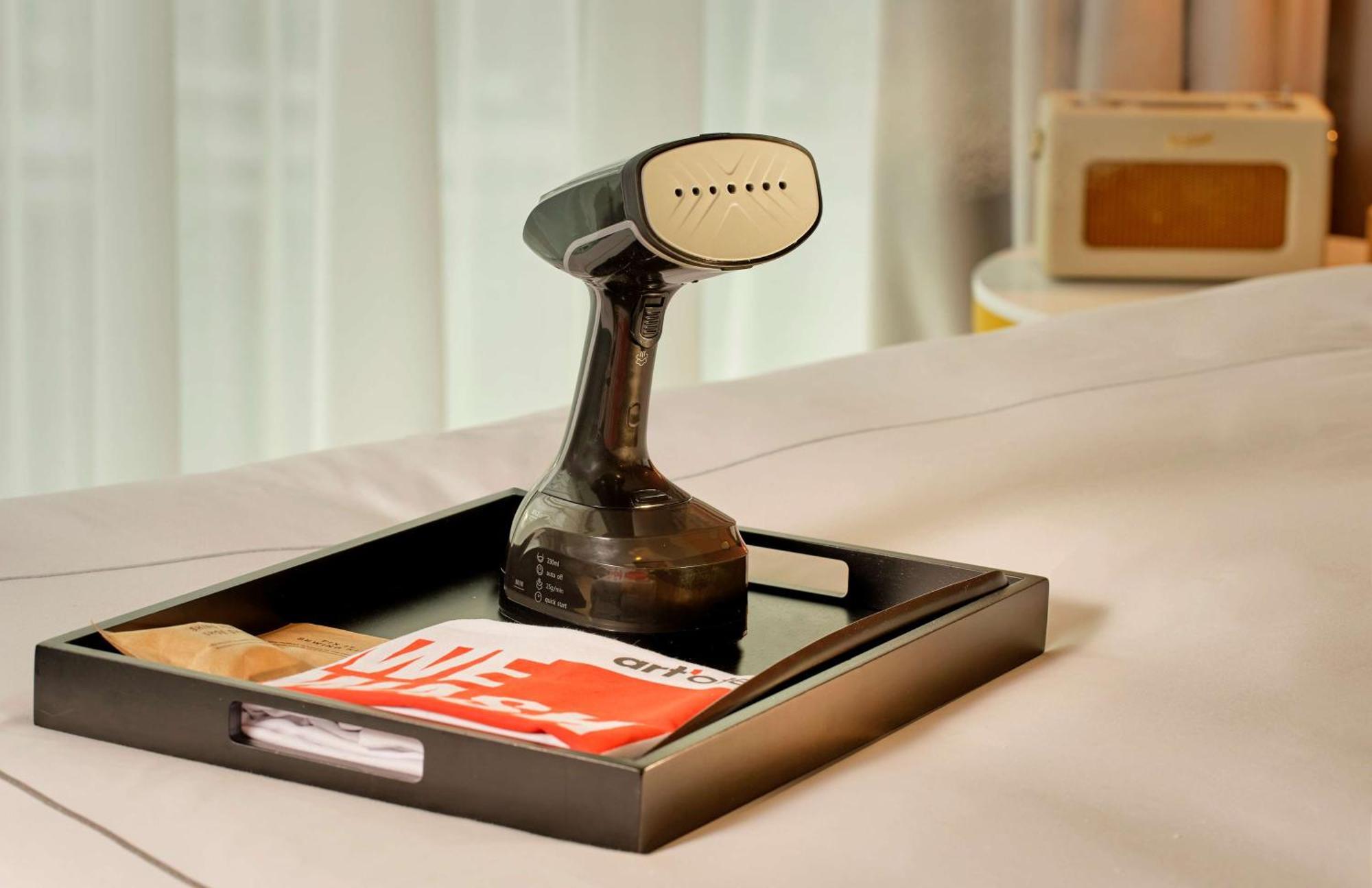 Art'Otel London Battersea Power Station, Powered By Radisson Hotels Exterior foto A handheld garment steamer
