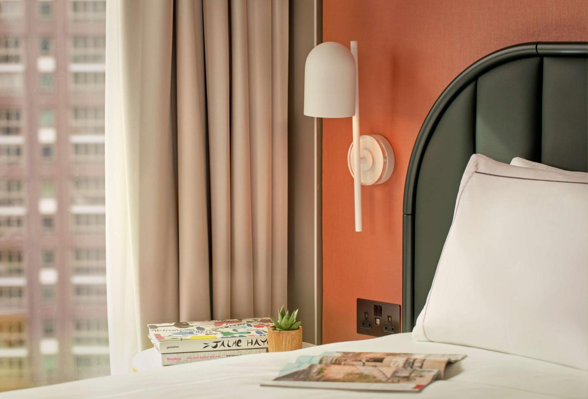Art'Otel London Battersea Power Station, Powered By Radisson Hotels Exterior foto A wall light